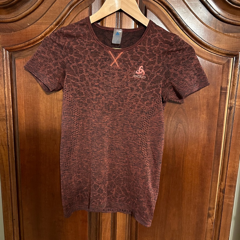 Small lightweight running top